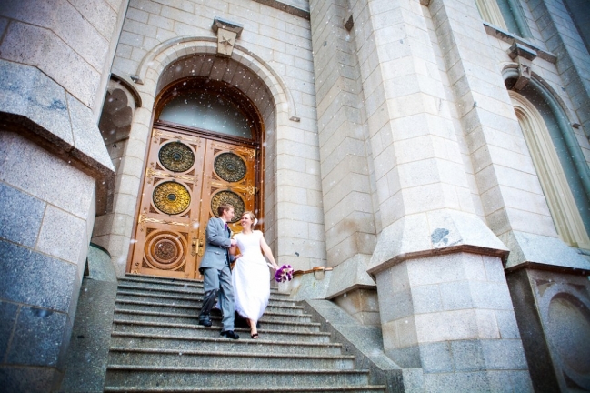 utah wedding on a snowy day at the salt lake temple in utah
